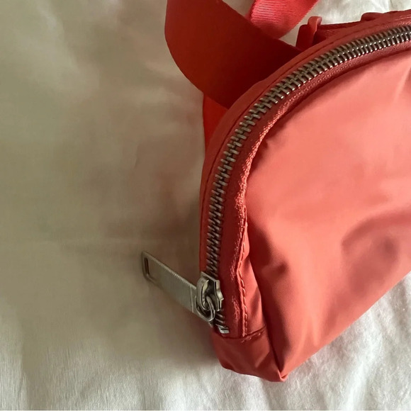 🆕 ORIGINAL OG Lululemon Everywhere Belt Bag * metal hardware - Warm Coral - Picture 6 of 9